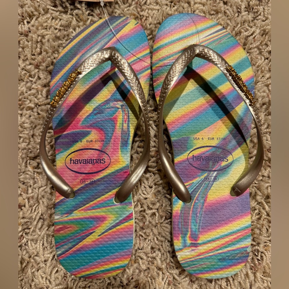Havaianas Women's Slim Iridescent Flip Flops size 6
NEW WITH TAGS